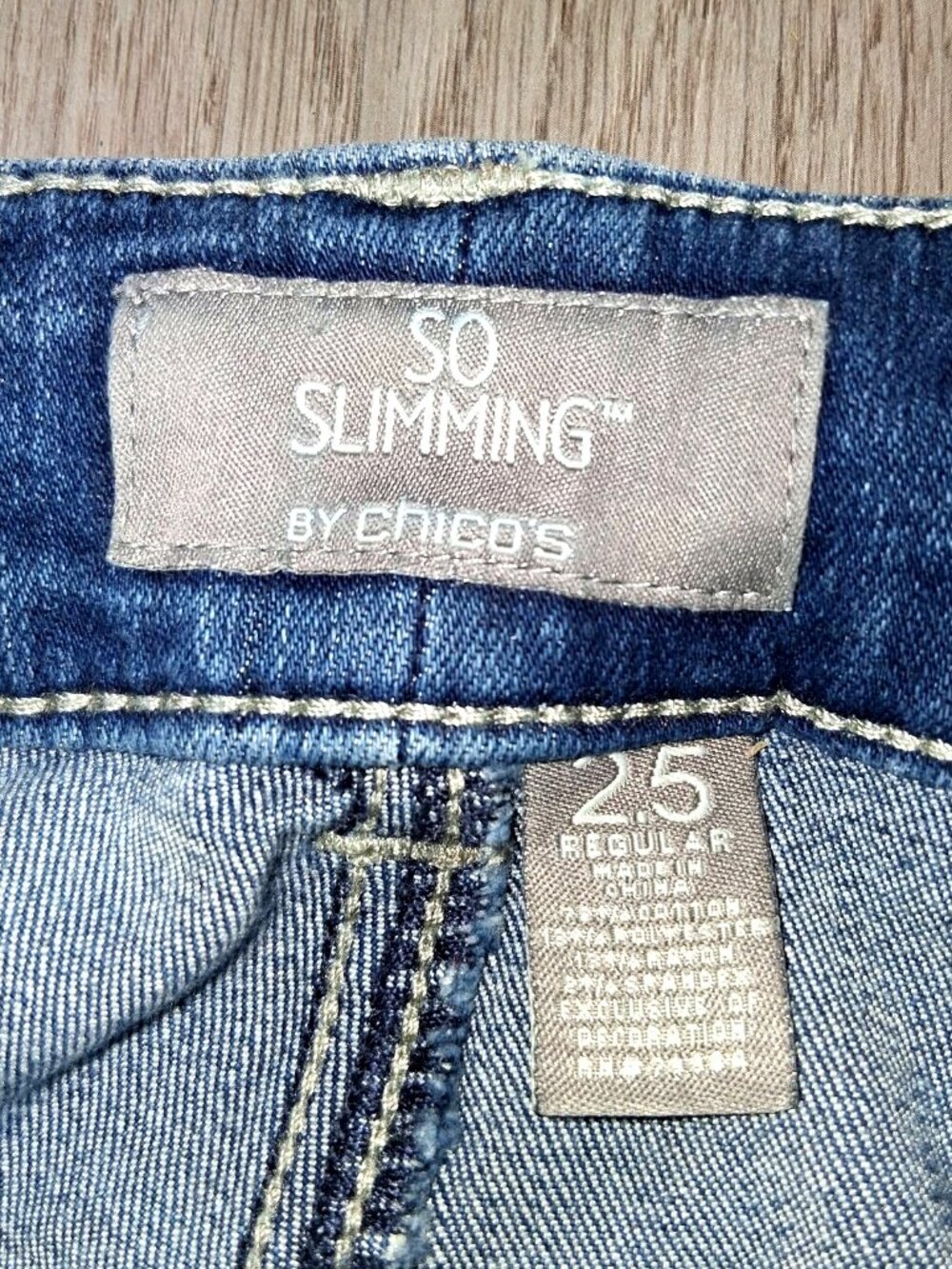 Chico's So Slimming Rhinestone Bling Skinny Jeans Size 2.5 Embroidered Denim - Picture 9 of 9